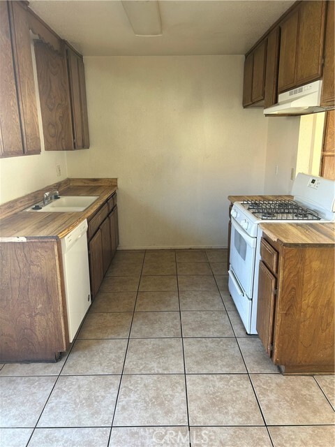 Building Photo - 15555 Tokay St