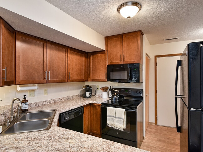 Building Photo - Birch Lake Townhomes