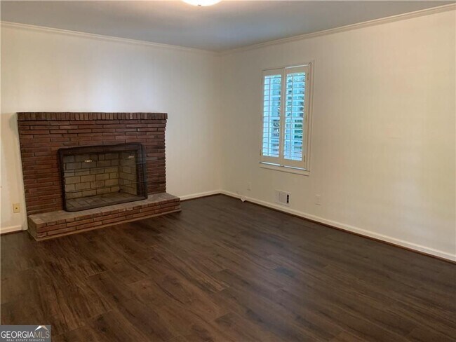 Foto del edificio - 1145 Mayfield Rd