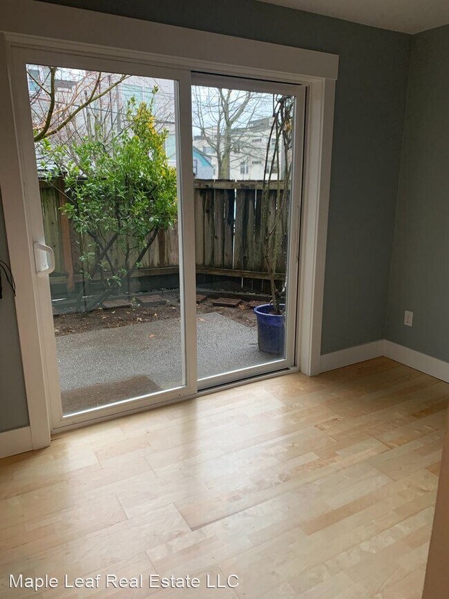 Building Photo - 3 br, 1.5 bath House - 209B 26th Ave S