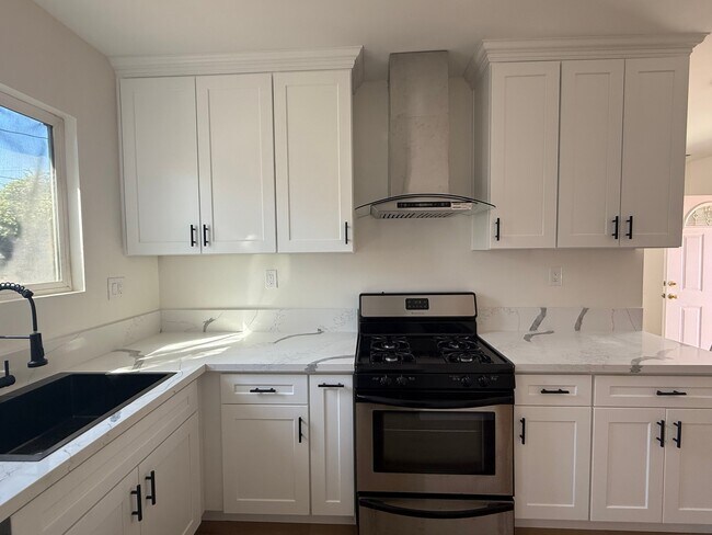 Building Photo - 359 W Amar St