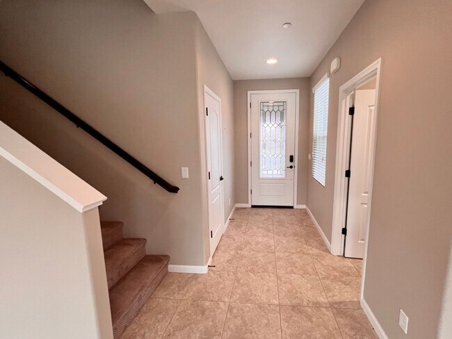 Foto del edificio - $2,495 Clovis East 3 Bedroom Home, Zero De...