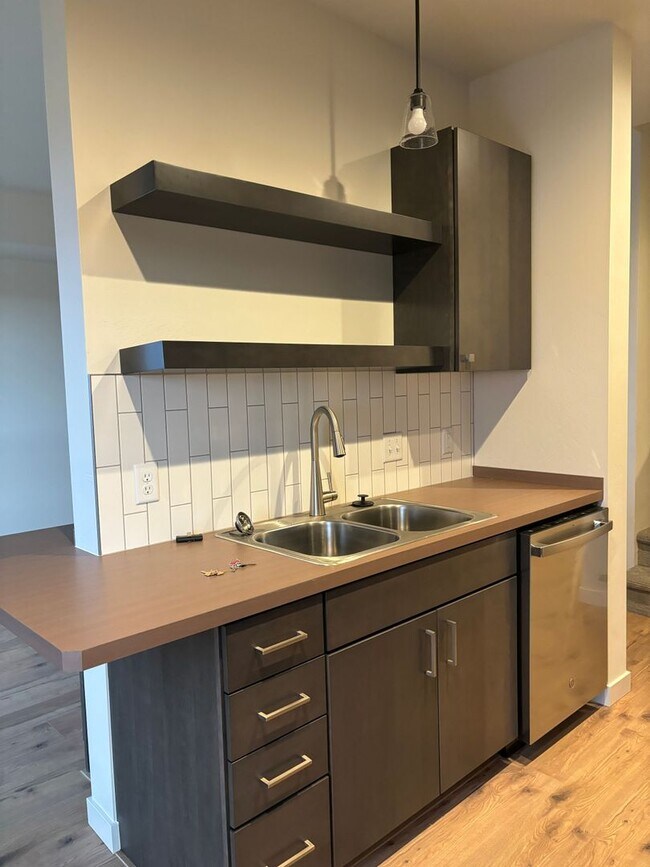 Foto del edificio - New, Pet Friendly, 2 bed 2 bath Townhouses!