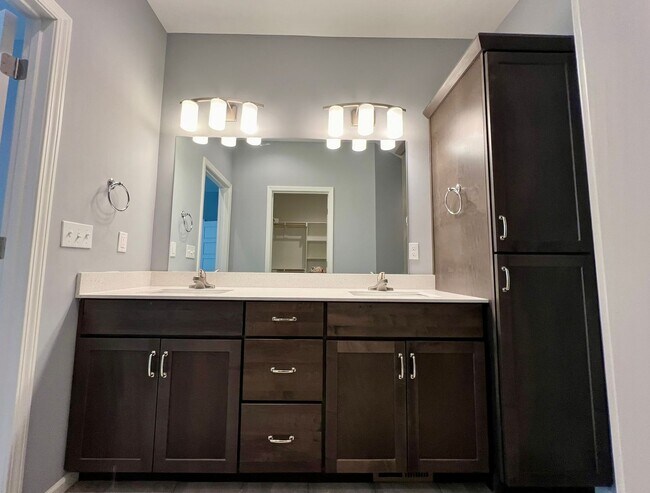Foto del edificio - 15801 Riley St