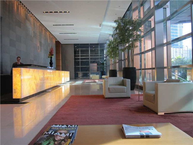Building Photo - 1425 Brickell Ave