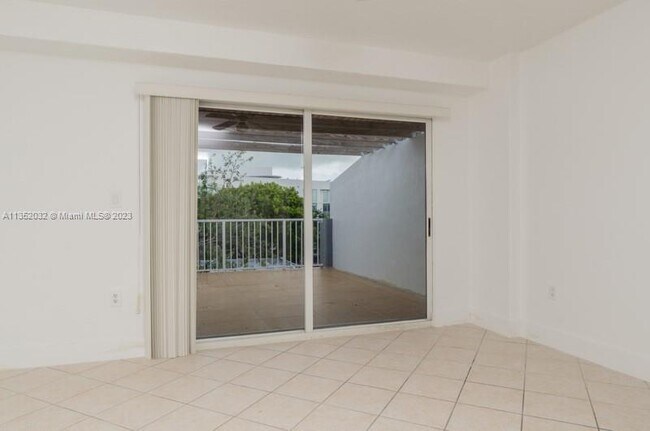 Foto del edificio - 2734 Bird Ave