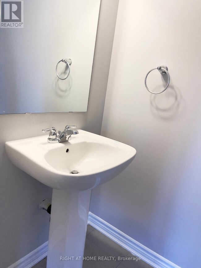 Building Photo - 712 Lapland Private