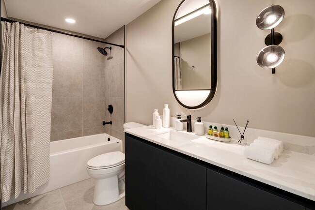 Building Photo - 580 72nd St