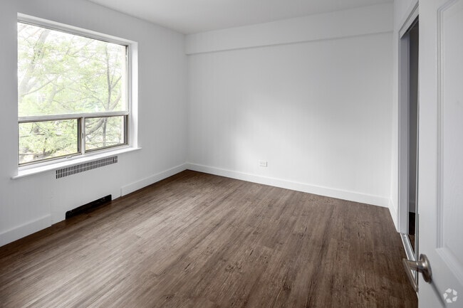 1 BR, 1 BA - 560 SF - 869 Avenue Rd