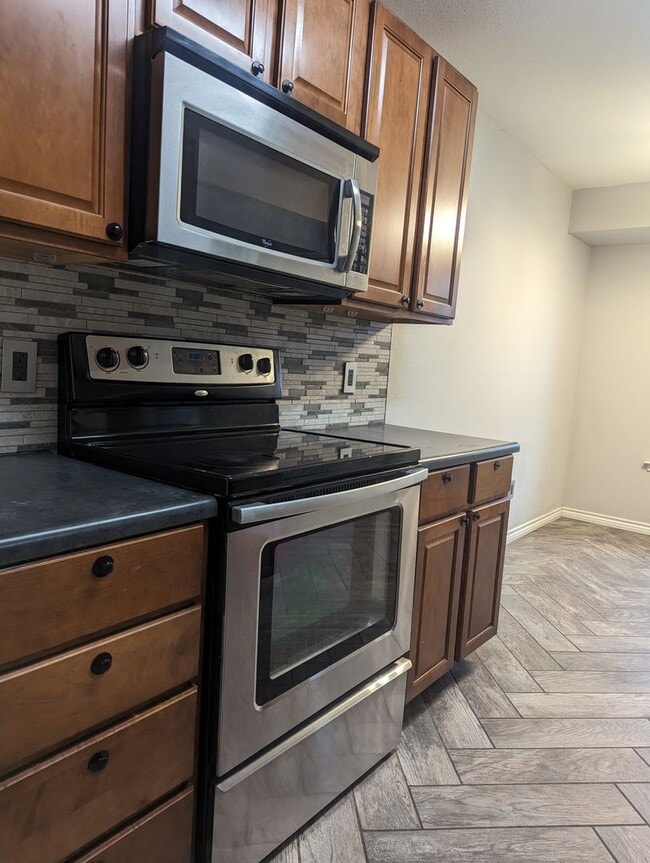 Photo - Modern Amenities & Ideal Location in Burle... House