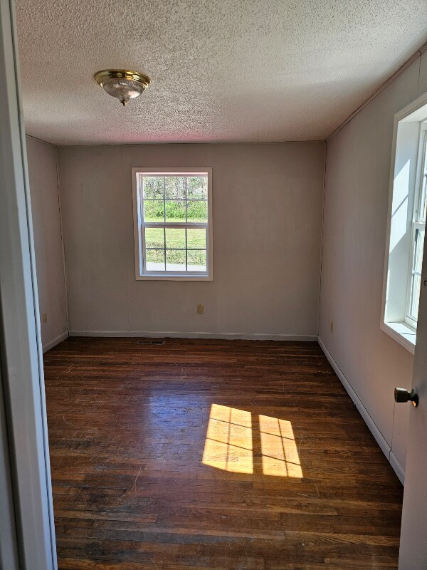 155 Midway Dr Unit C, Oliver Springs, TN 37840 Room for Rent in