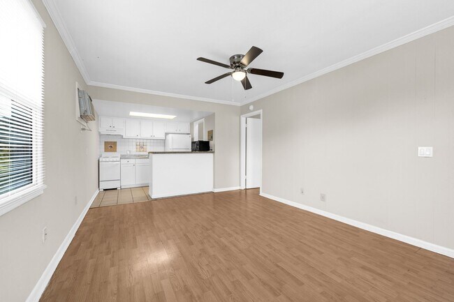 Building Photo - MOVE-IN SPECIAL - $500 CREDIT! 1BD/1BA Apartment off Curry Ford in Henley Park Apartments!