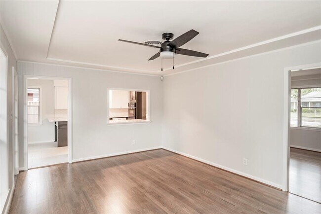 Foto del edificio - 6417 Lindyann Ln