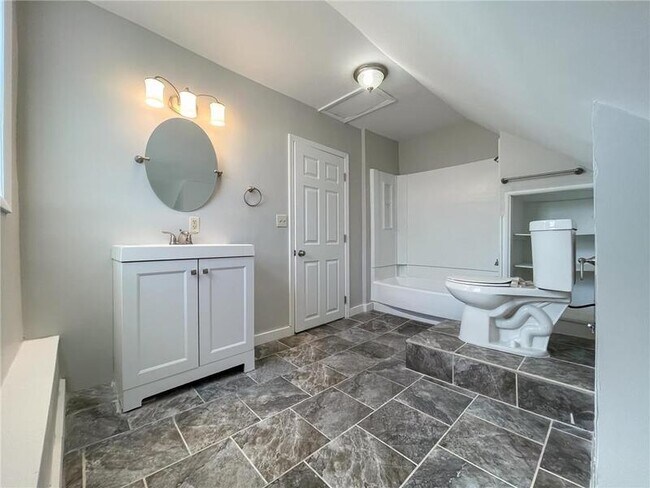 Building Photo - 1086 Galtier St