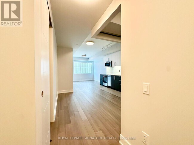 Building Photo - 664 Spadina Ave.