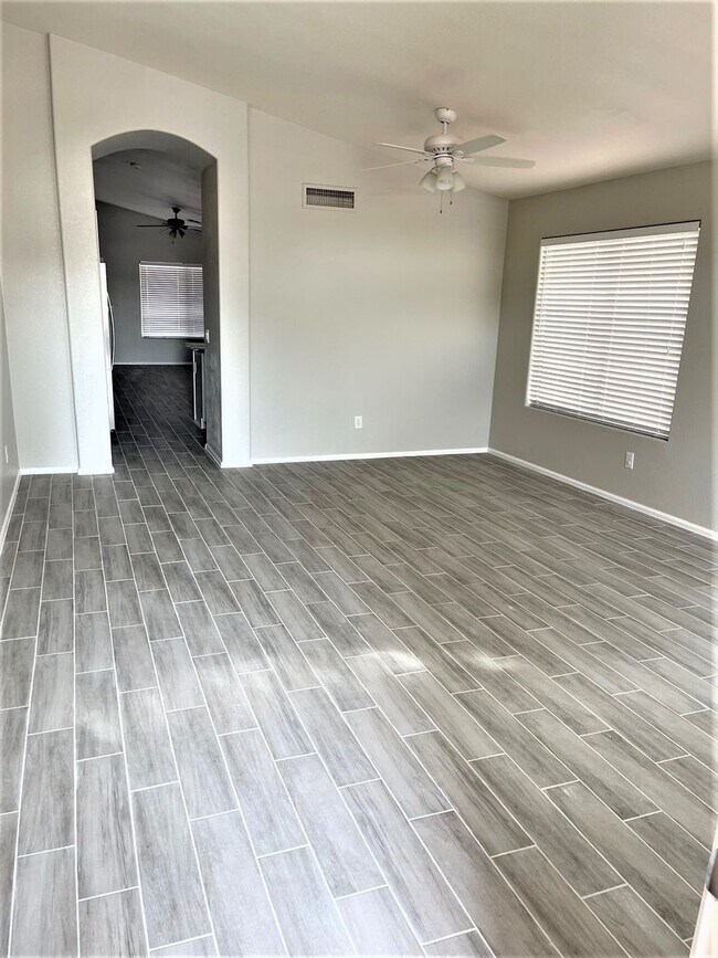 Foto del edificio - 12450 W San Juan Ave