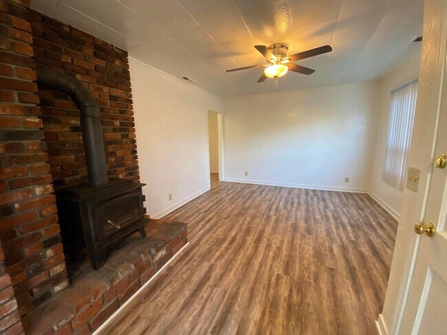 Building Photo - 3 br, 1 bath House - 152 Lone Pine Lane