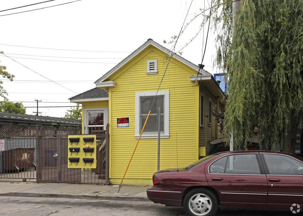 Building Photo - 215 Raymond St