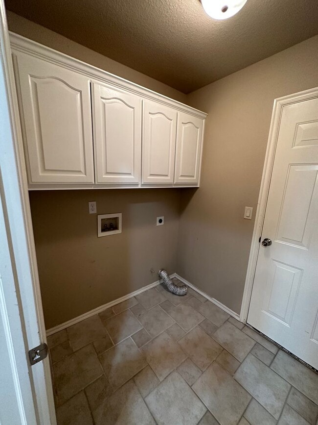Building Photo - 3 bedroom + Office in Owasso Schools!
