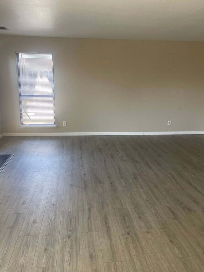 Building Photo - 2524 Garlandwood Dr