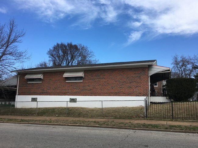 Building Photo - 3001 N Taylor Ave