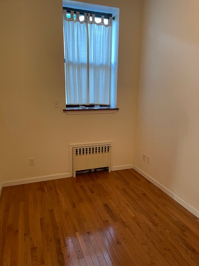Building Photo - 126 Thatford Ave