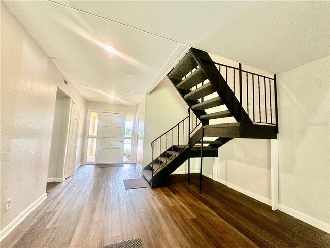 Foto del edificio - 5850 Cypress Gardens Blvd