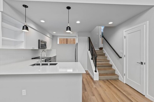 Foto del edificio - Stunning Brand-New Ballard Townhome with A...