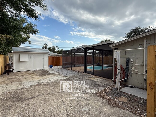 Building Photo - Updated South Tampa Pool Home with Fenced ...