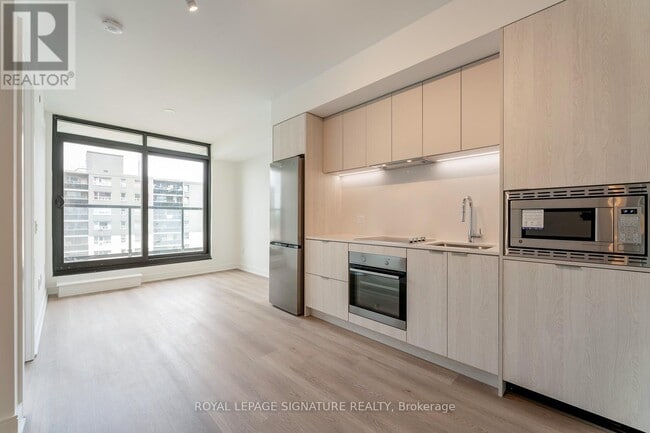 Photo du bâtiment - 86-886 Dundas St E