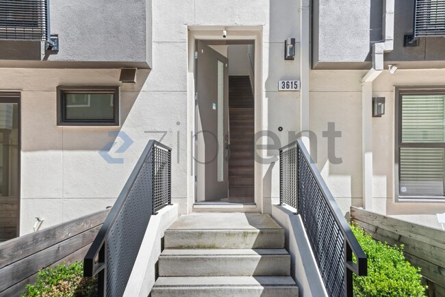 Building Photo - Unit