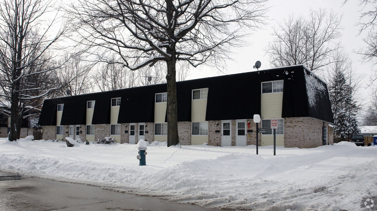 57005712 Edgewood Dr, Lorain, OH 44053 Apartments in Lorain, OH