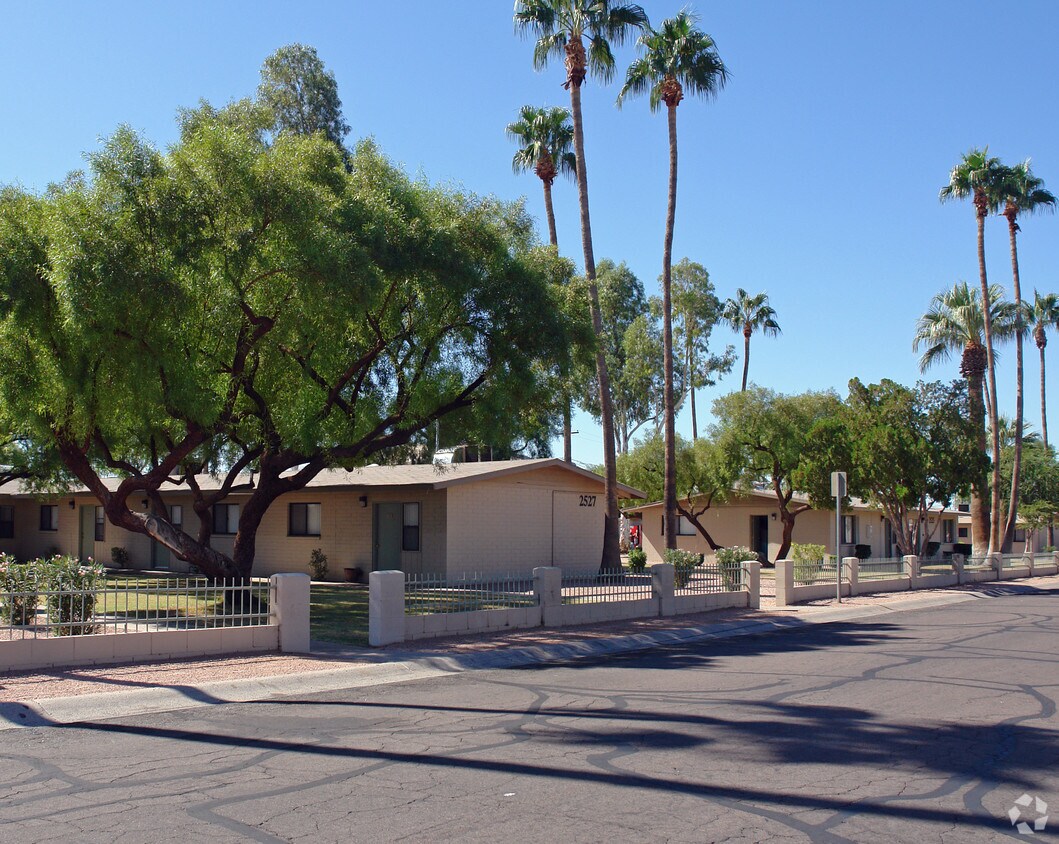 Building Photo - 2523-2527 Aire Libre Ave
