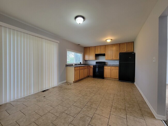 Building Photo - 906 Blackhawk Dr