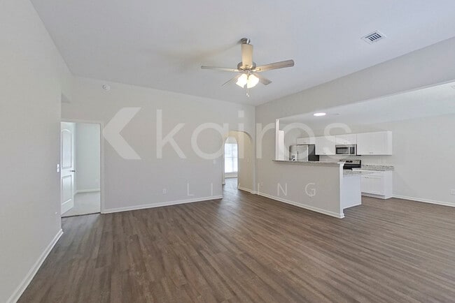 Building Photo - 1883 Landing Pl