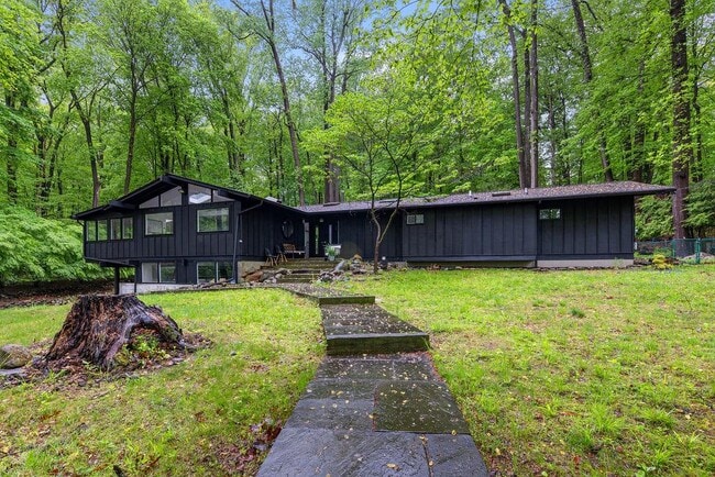 Building Photo - 22 White Birch Dr