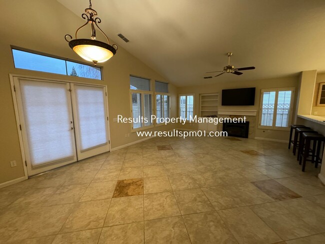 Foto del edificio - Charming 2 Bed 2 Bath Sun City Roseville 55+