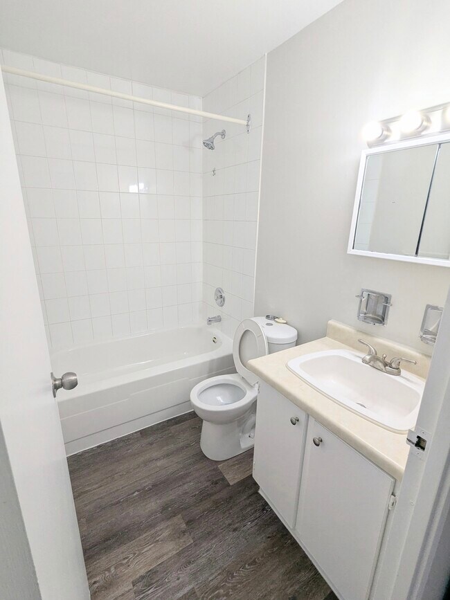 Photo du bâtiment - 10 Birkshire Ct