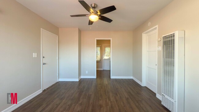 Interior Photo - 8437-8441 La Mesa Blvd.