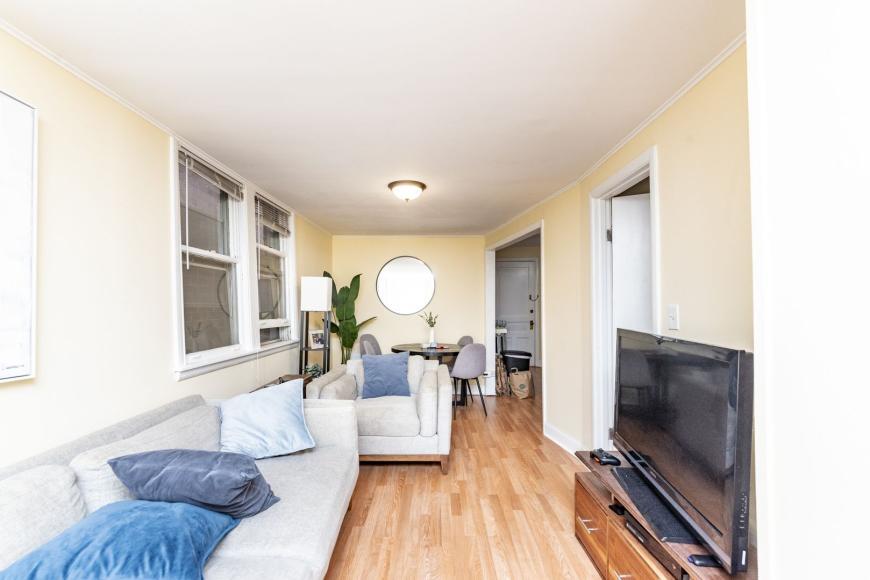 Primary Photo - 3 bedroom in Chicago IL 60657