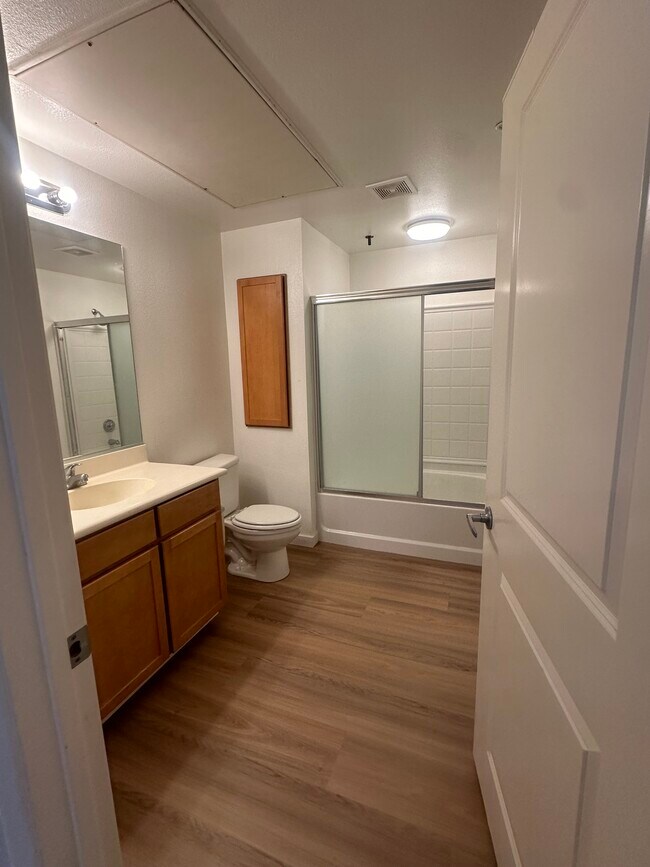 Building Photo - 6400 Crescent Park E