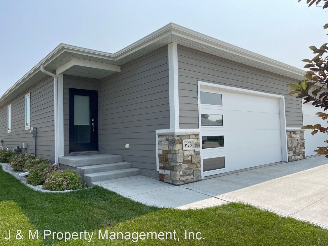 673 Prairie Blvd, Dakota Dunes, SD 57049 House Rental in Dakota Dunes