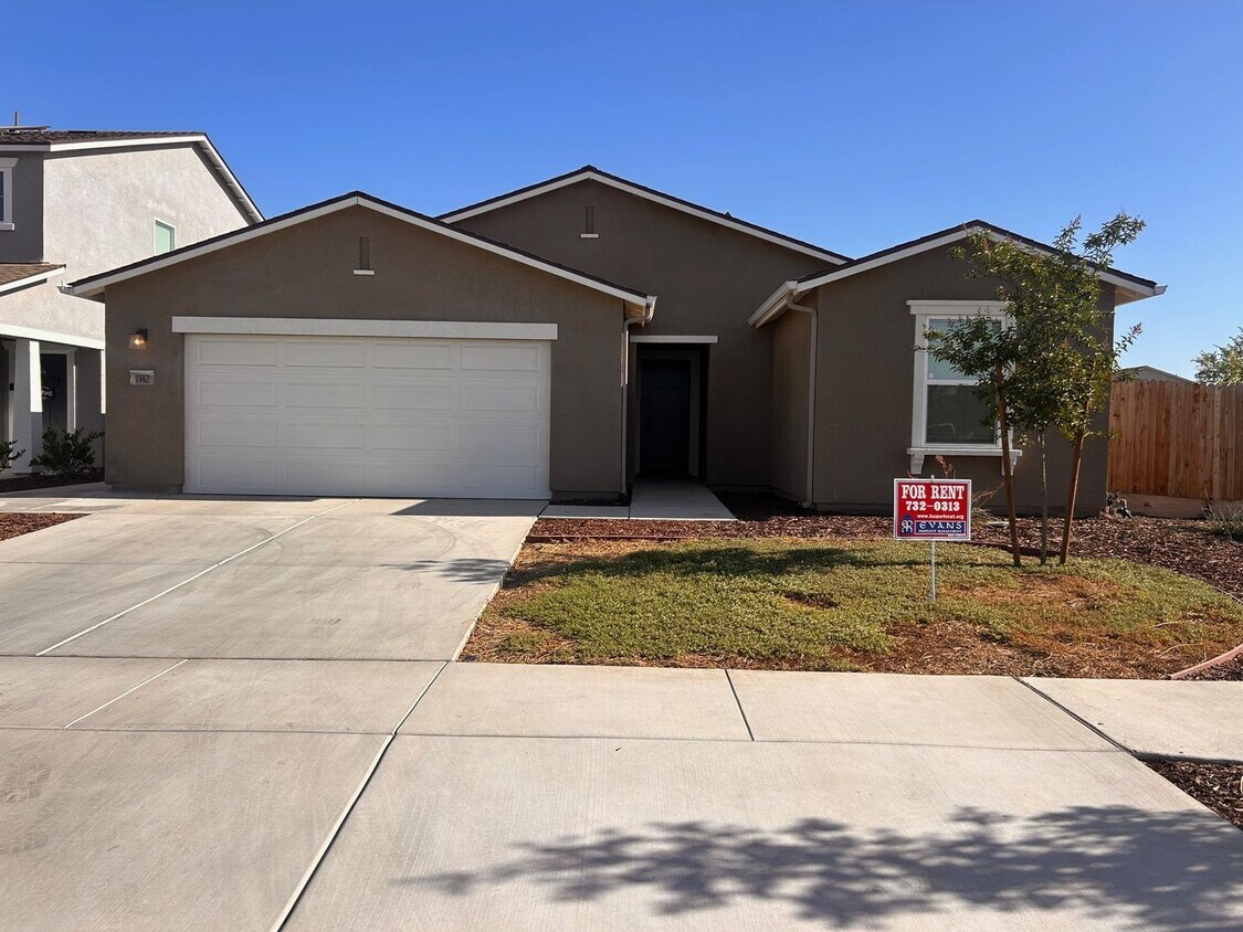 Primary Photo - Beautiful new home with solar for rent in ...