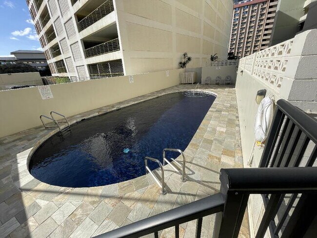 Foto del edificio - To register for the showing time below, no...