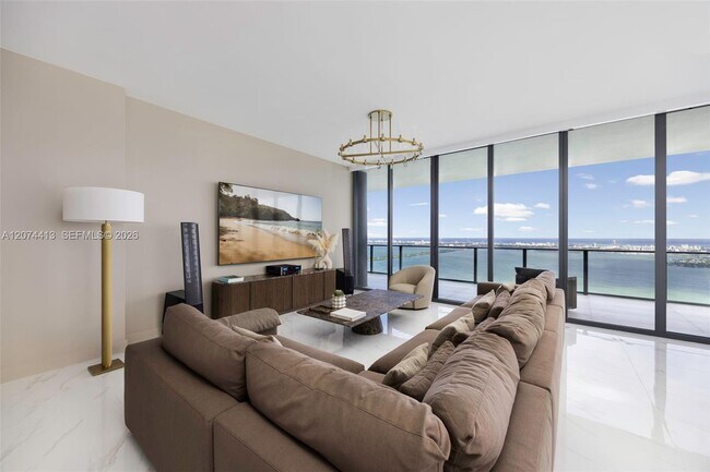 Foto del edificio - 700 NE 24th St