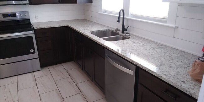 Foto del edificio - Close to Downtown Mebane