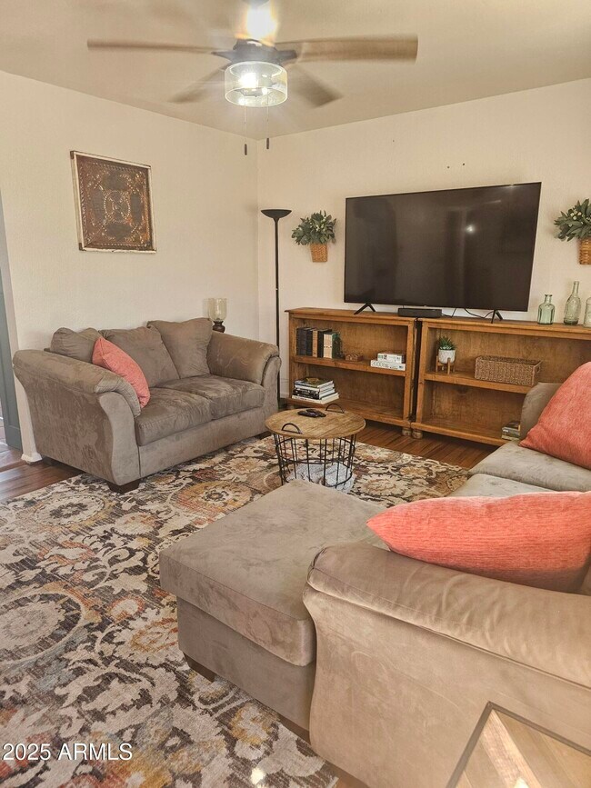 Foto del edificio - 4321 E Gardner Rd