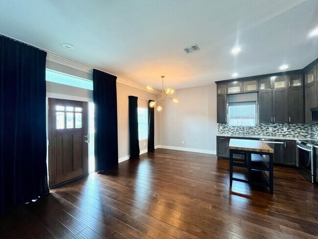Foto del edificio - 3/2 Single Story Conveniently Located to D...