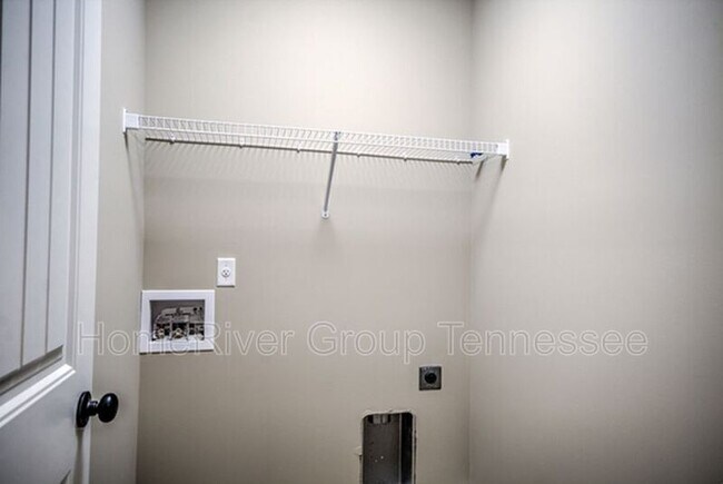 Building Photo - 7957 Country Lake Dr