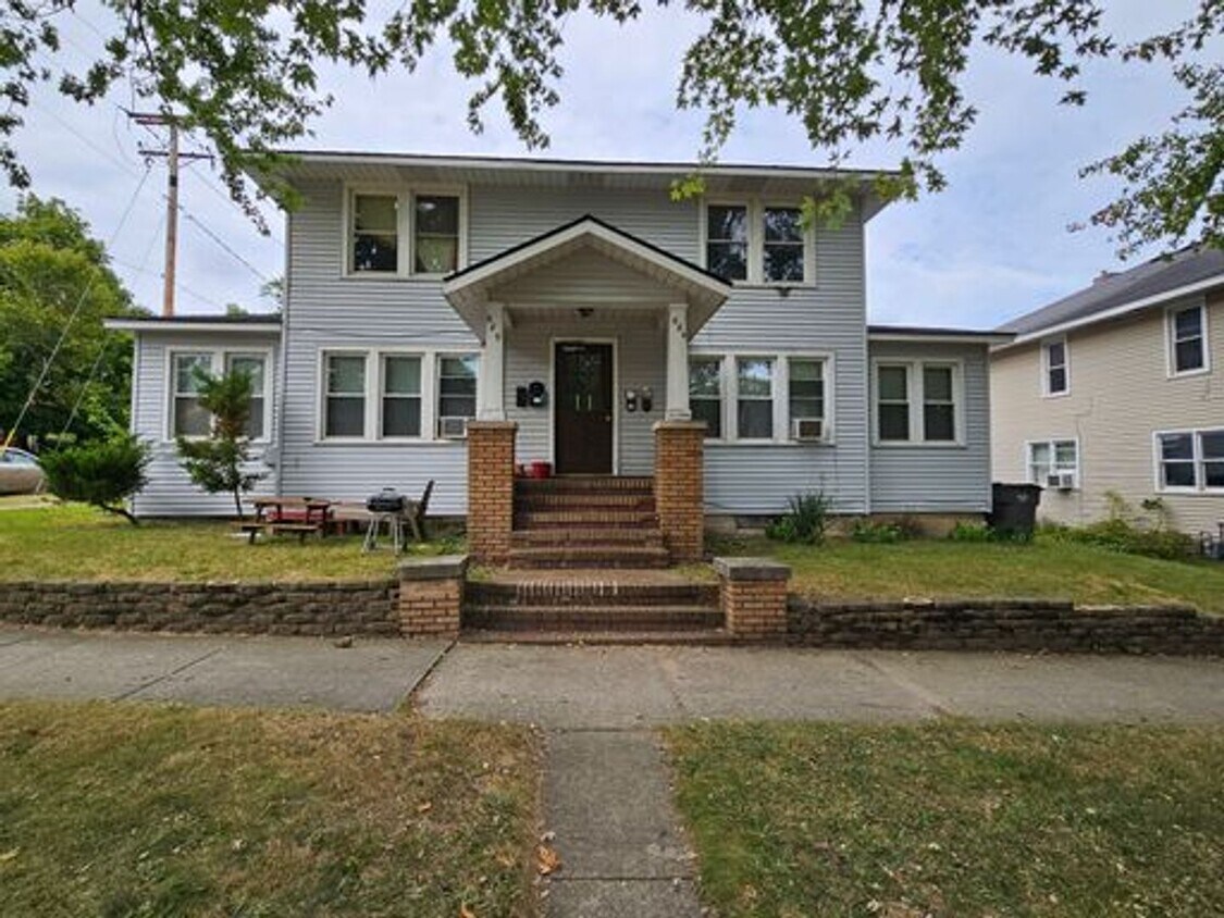 Primary Photo - 684/686 Strong Avenue